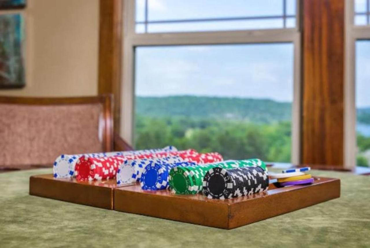 Вилла Premier Retreat With Hot Tub, Theater & Pool Table Холлистер Экстерьер фото