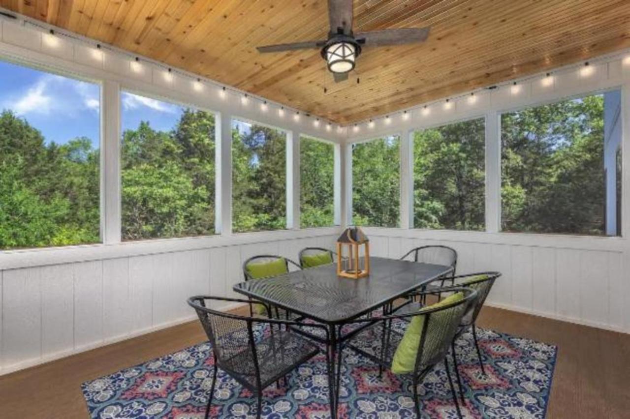 Вилла Premier Retreat With Hot Tub, Theater & Pool Table Холлистер Экстерьер фото