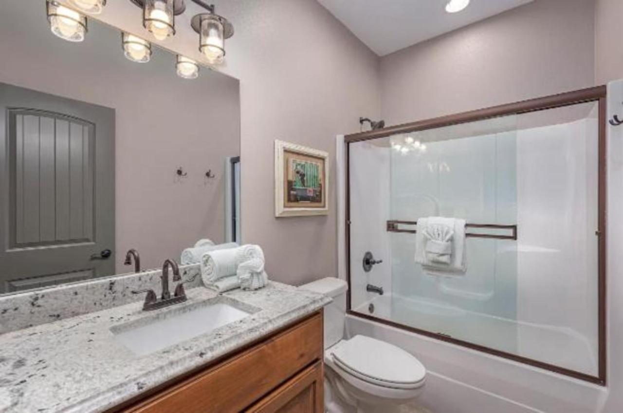 Вилла Premier Retreat With Hot Tub, Theater & Pool Table Холлистер Экстерьер фото
