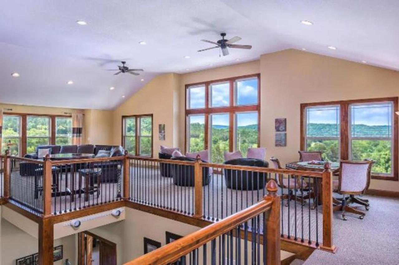Вилла Premier Retreat With Hot Tub, Theater & Pool Table Холлистер Экстерьер фото