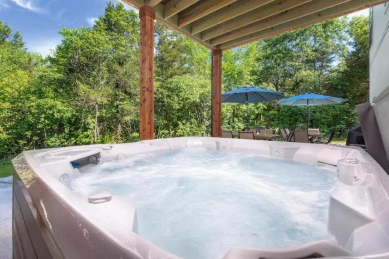 Вилла Premier Retreat With Hot Tub, Theater & Pool Table Холлистер Экстерьер фото