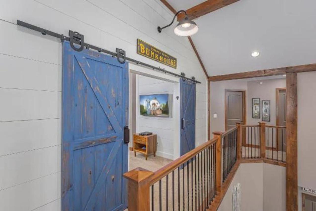 Вилла Premier Retreat With Hot Tub, Theater & Pool Table Холлистер Экстерьер фото