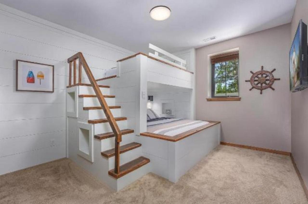Вилла Premier Retreat With Hot Tub, Theater & Pool Table Холлистер Экстерьер фото