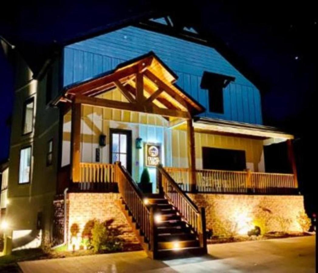 Вилла Premier Retreat With Hot Tub, Theater & Pool Table Холлистер Экстерьер фото